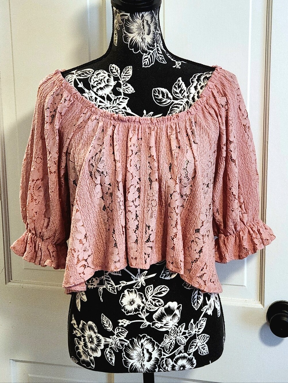 🩷Free People🩷 - Blush Pink Stacey Lace Top